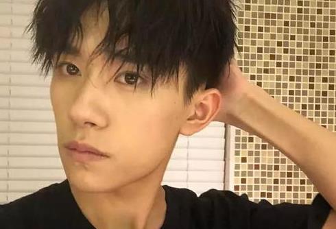 易烊千玺爆料发呆视频,揭秘偶像内心世界 第1张 易烊千玺爆料发呆视频,揭秘偶像内心世界 第1张